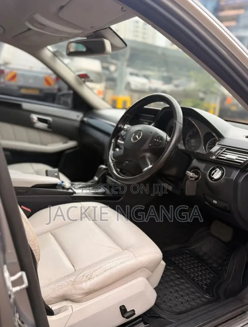 Mercedes-Benz C200 2010 Silver