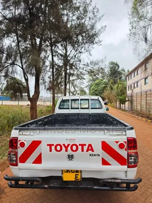 Toyota Hilux 2014 White