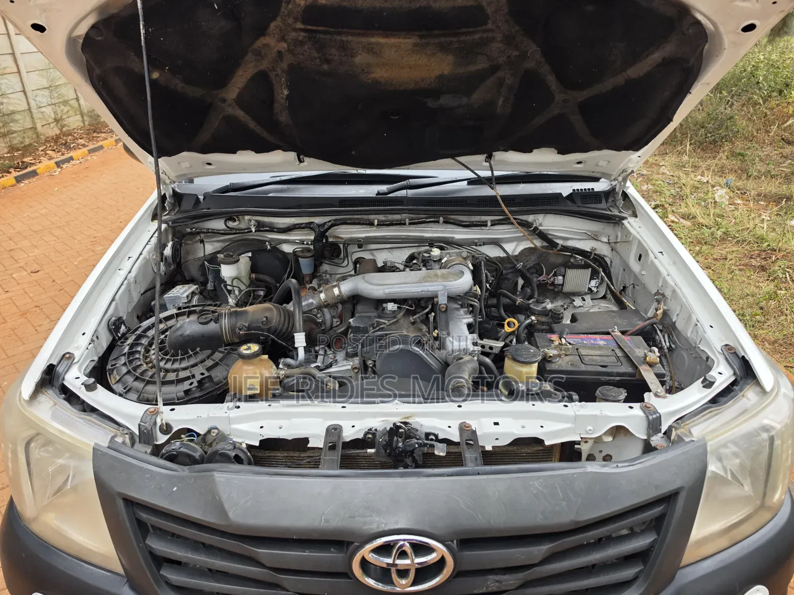 Toyota Hilux 2014 White
