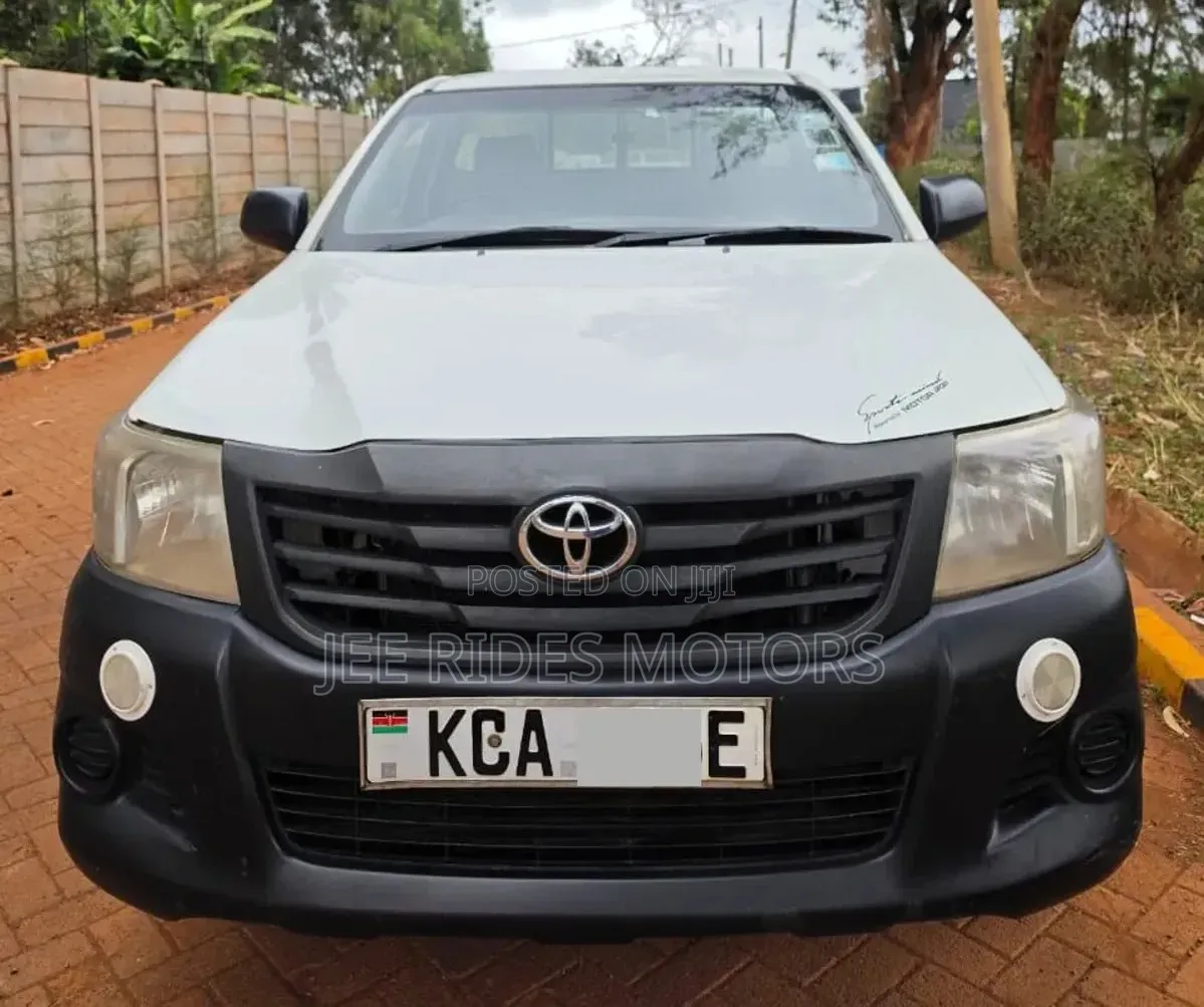 Toyota Hilux 2014 White