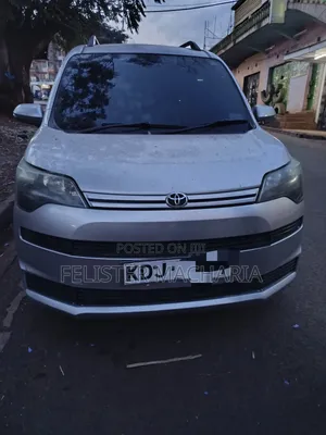 Toyota Spade 2015 Silver