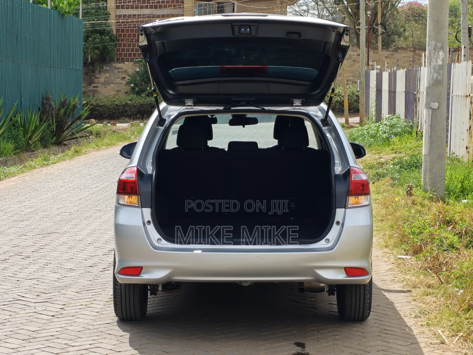 Toyota Voxy 2015 Silver