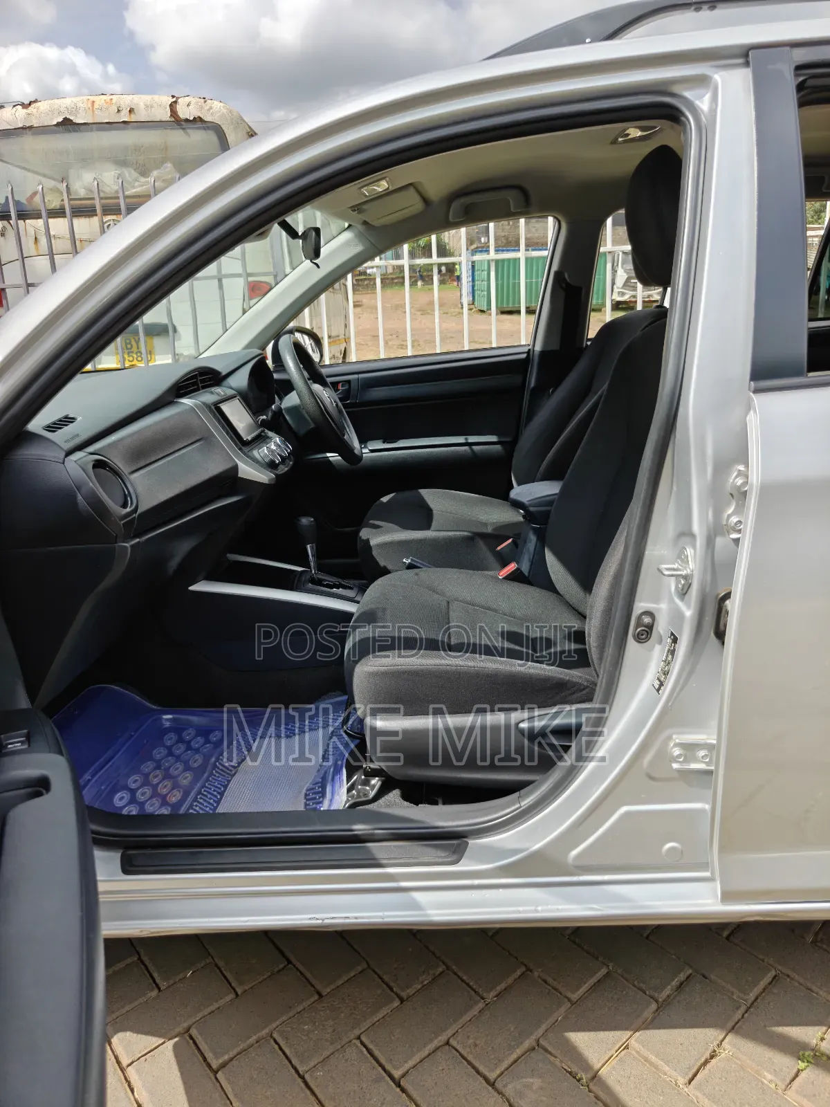 Toyota Voxy 2015 Silver