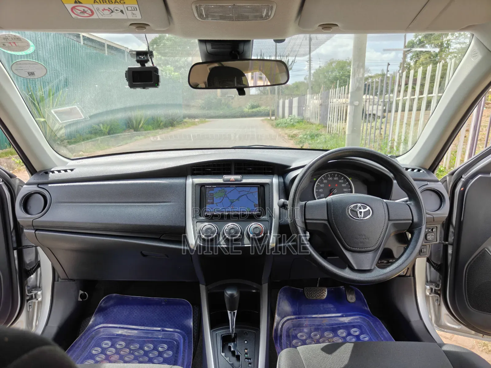 Toyota Voxy 2015 Silver