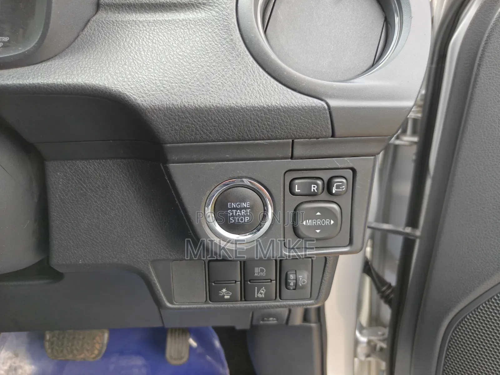 Toyota Voxy 2015 Silver