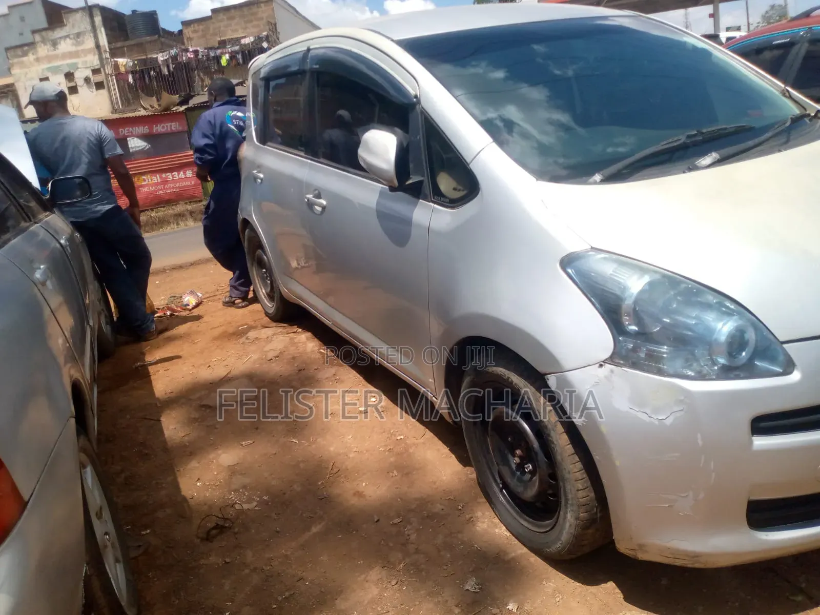 Toyota Ractis 2011 Silver