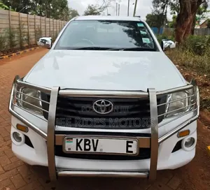 Toyota Hilux 2013 Off white