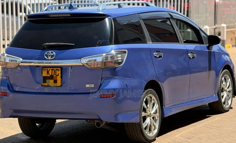 Toyota Wish 2014 Blue