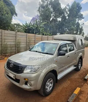 Toyota Hilux 2013 Gold