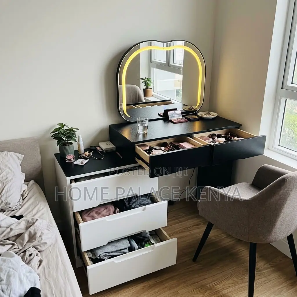 Dressing Table; Black Top Lighted Dressing Table Set