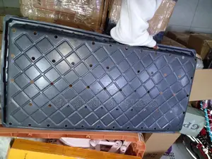 Open-Bottom Hydroponic Growing Trays - With Holes