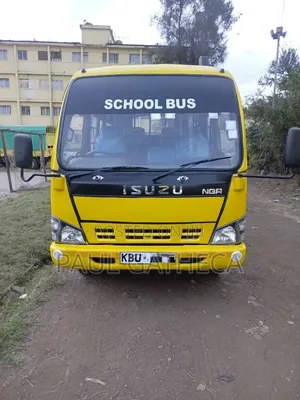Isuzu NQR 2012 Yellow