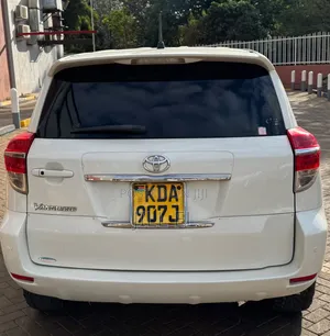 Toyota Vanguard 2013 White