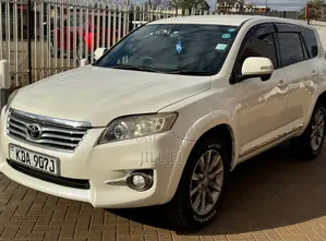 Toyota Vanguard 2013 White