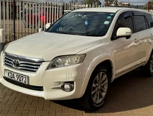 Toyota Vanguard 2013 White