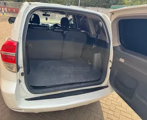 Toyota Vanguard 2013 White