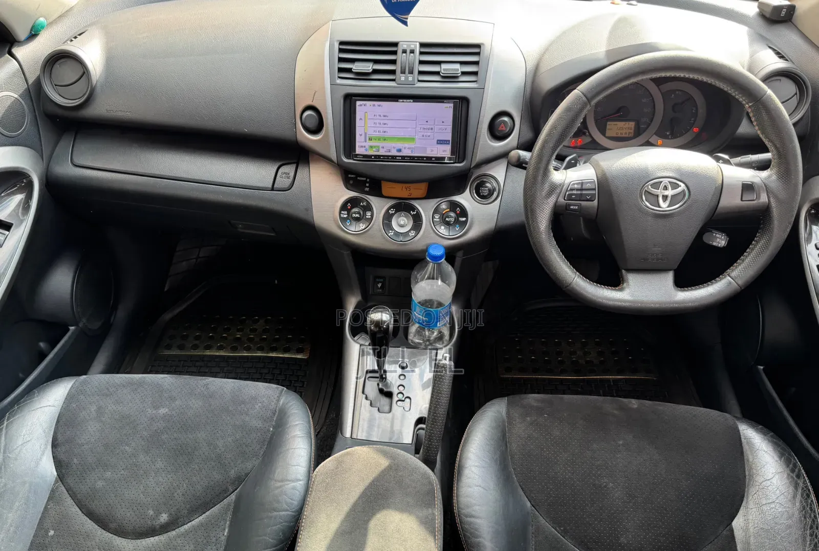 Toyota Vanguard 2013 White