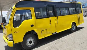 Isuzu NQR 2015 Yellow