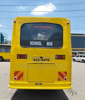 Isuzu NQR 2015 Yellow