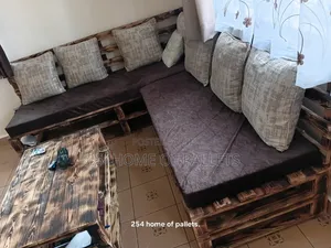 7 Seater Pallet Sofa Set With cushions.L.shaped
