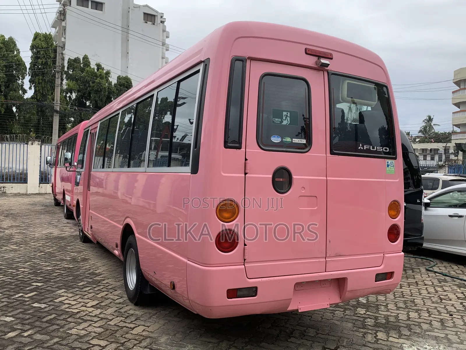 Mitsubishi Fuso Rosa 2019 Pink