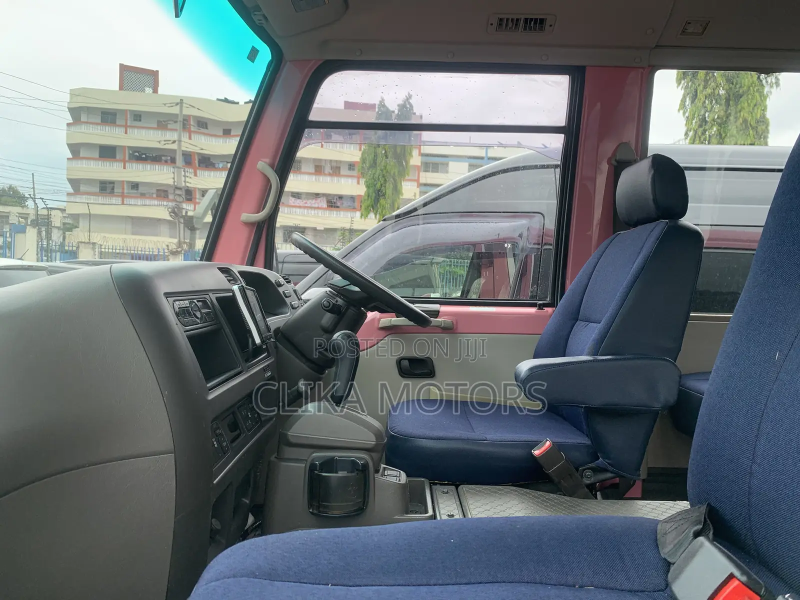 Mitsubishi Fuso Rosa 2019 Pink