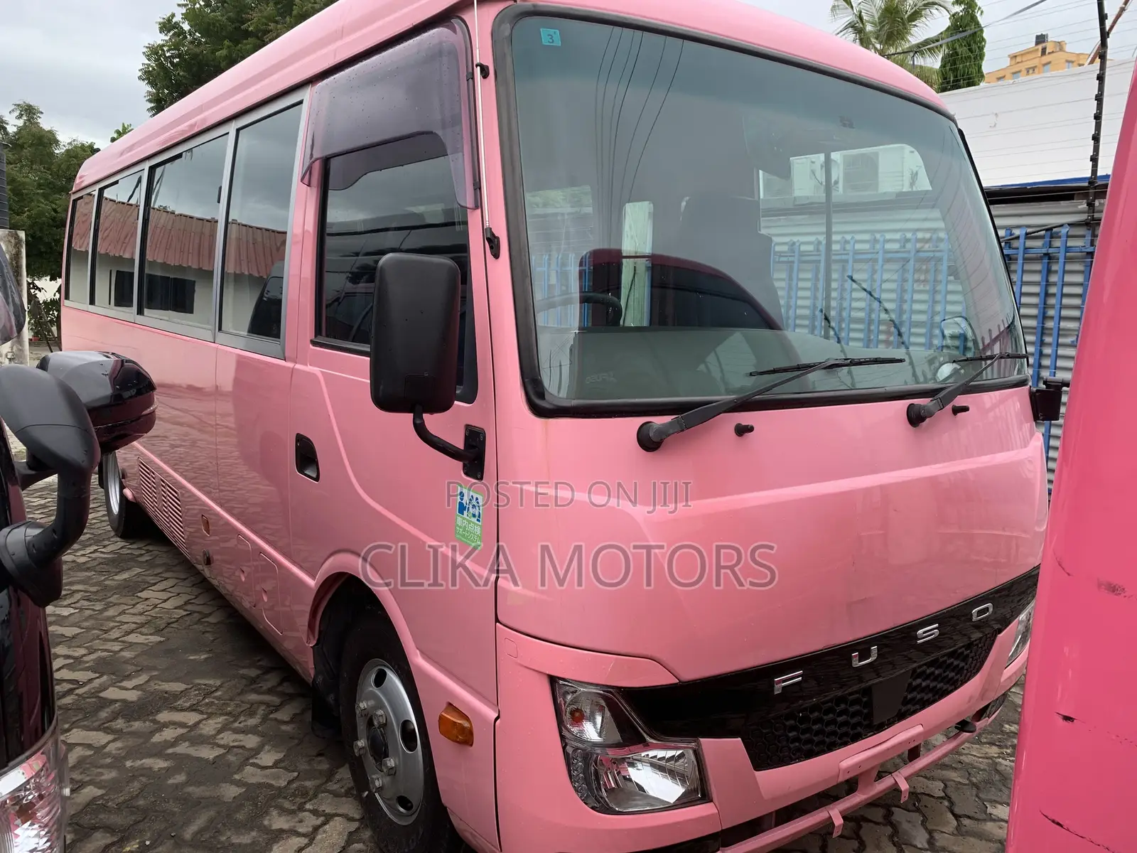 Mitsubishi Fuso Rosa 2019 Pink