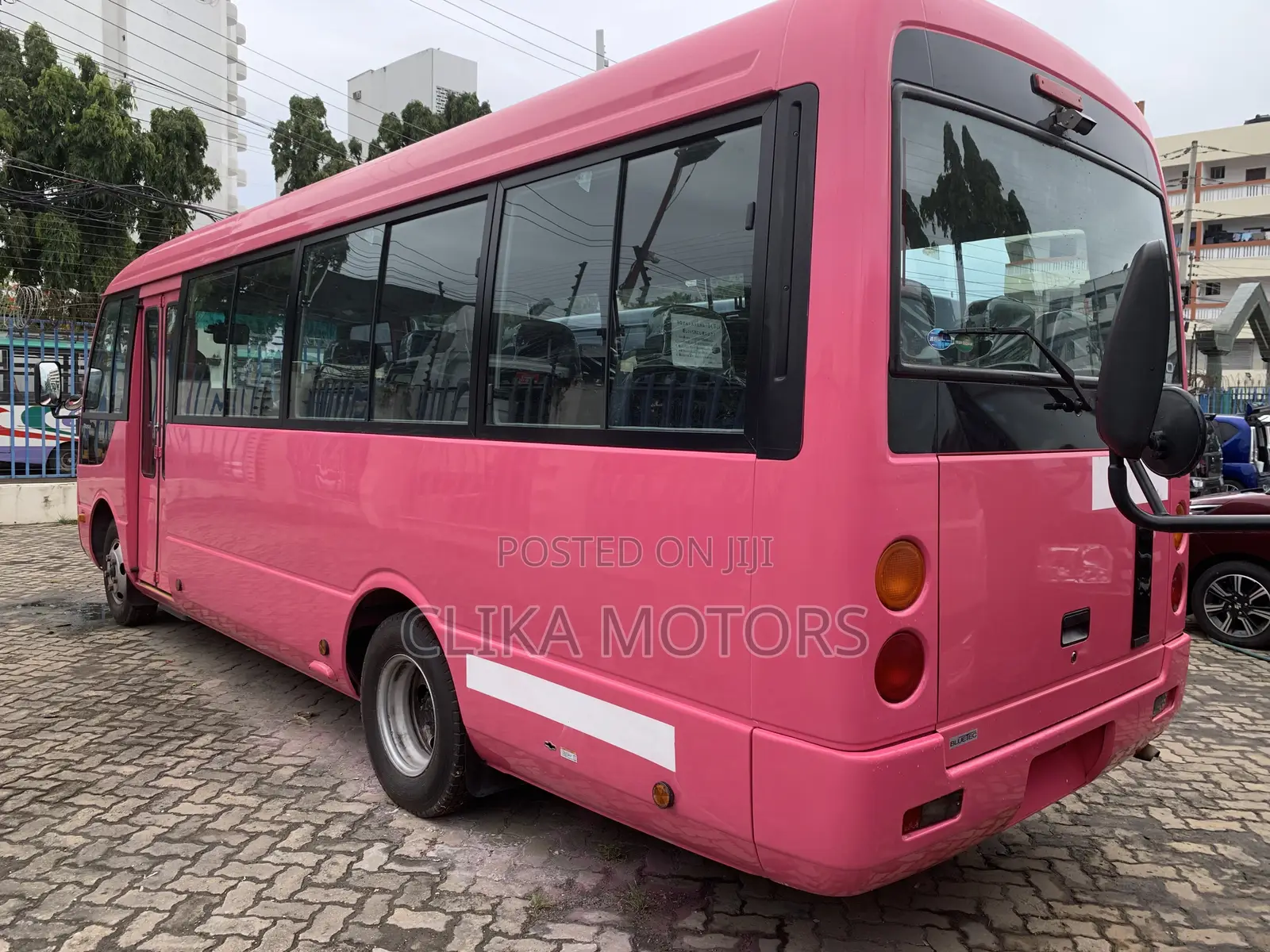 Mitsubishi Fuso Rosa 2020 Pink