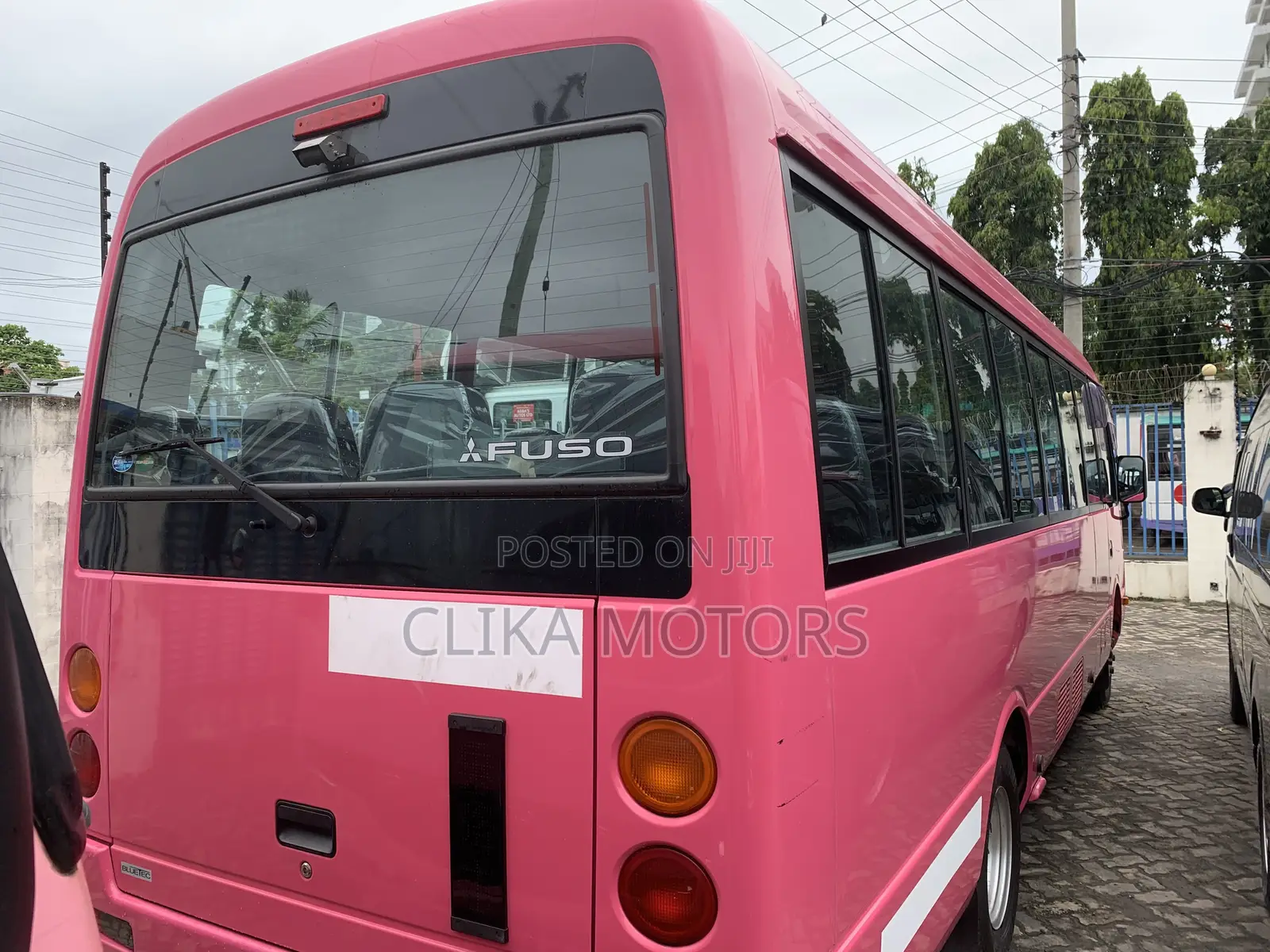 Mitsubishi Fuso Rosa 2020 Pink