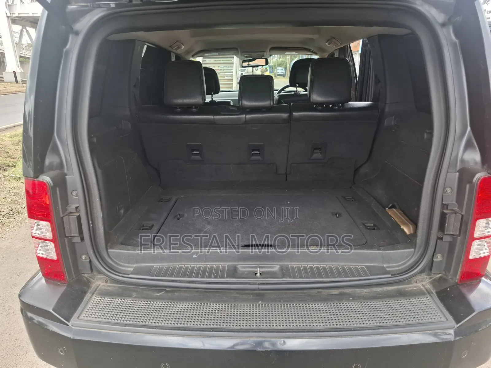 Jeep Cherokee 2010 Black