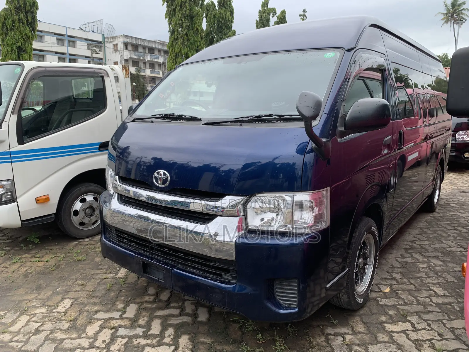 Toyota HiAce 2020 Blue