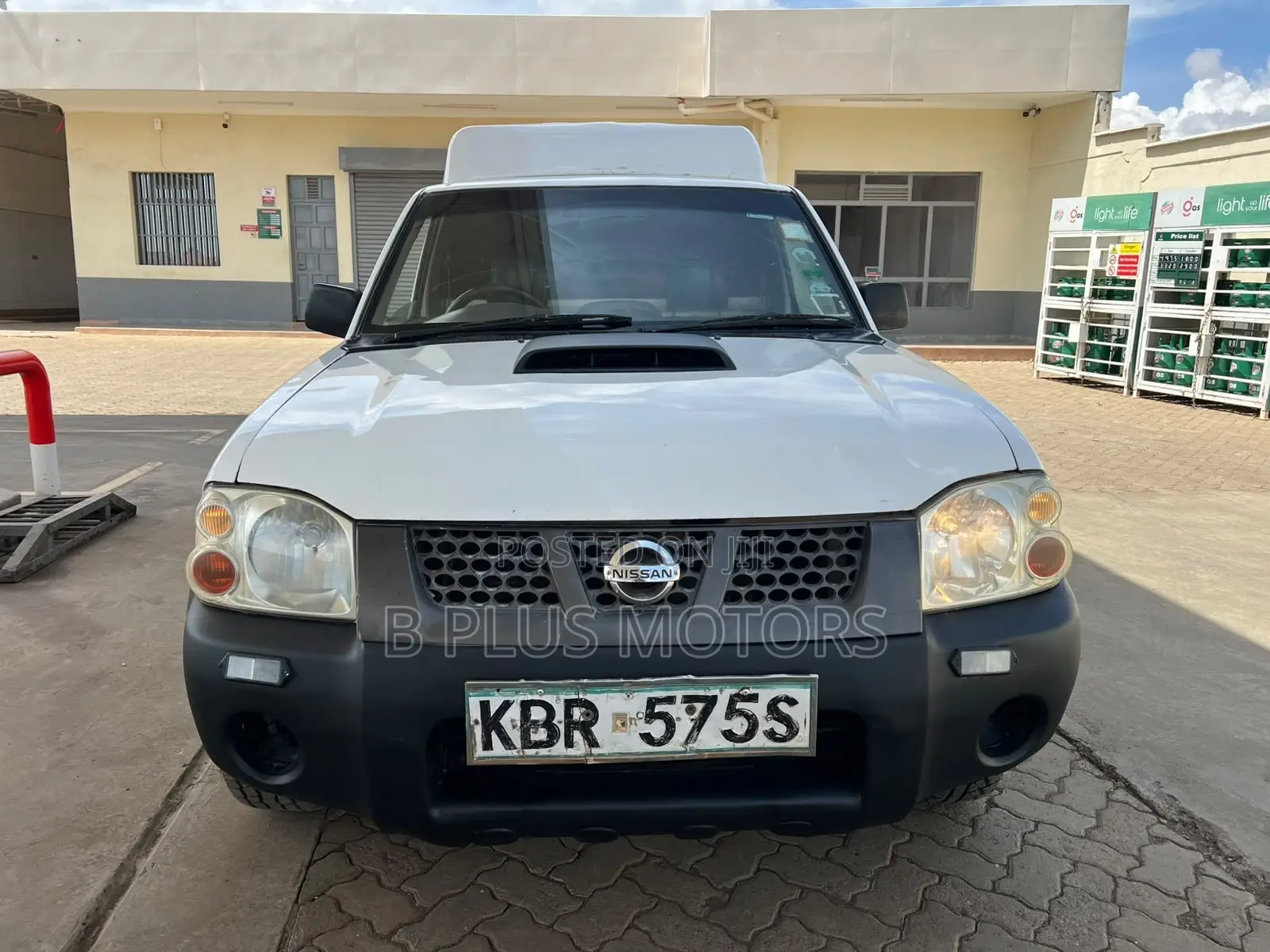 Nissan Hardbody 2000i 2006 White