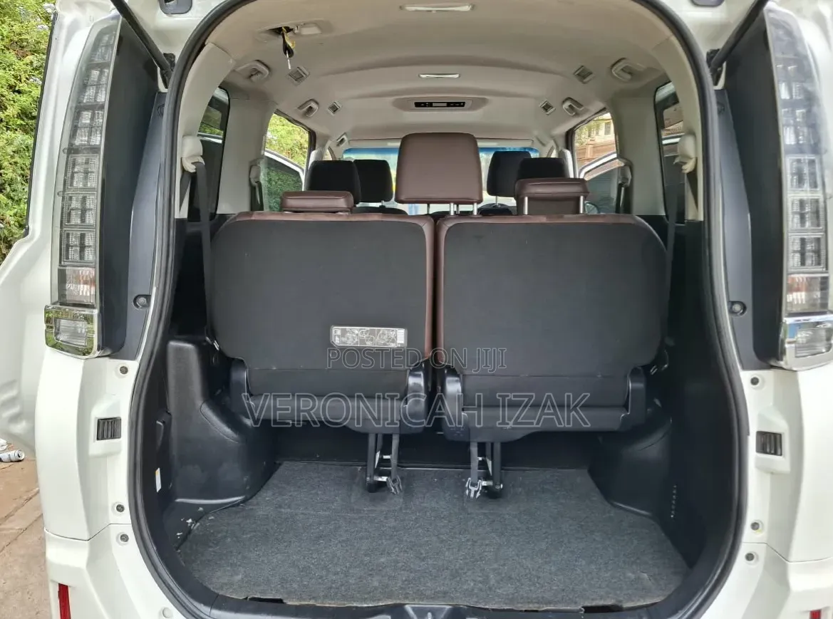Toyota Noah 2017 White