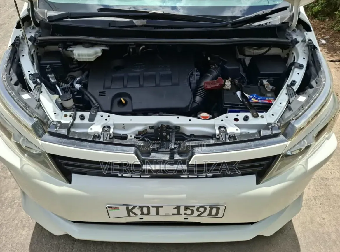 Toyota Noah 2017 White