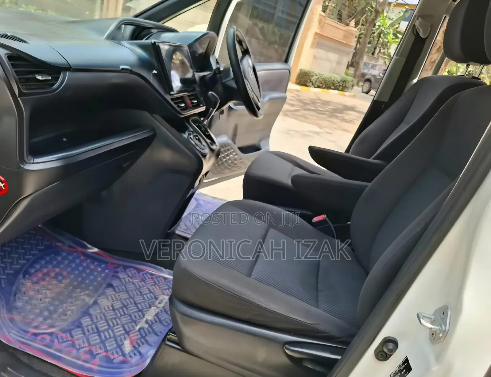Toyota Noah 2017 White