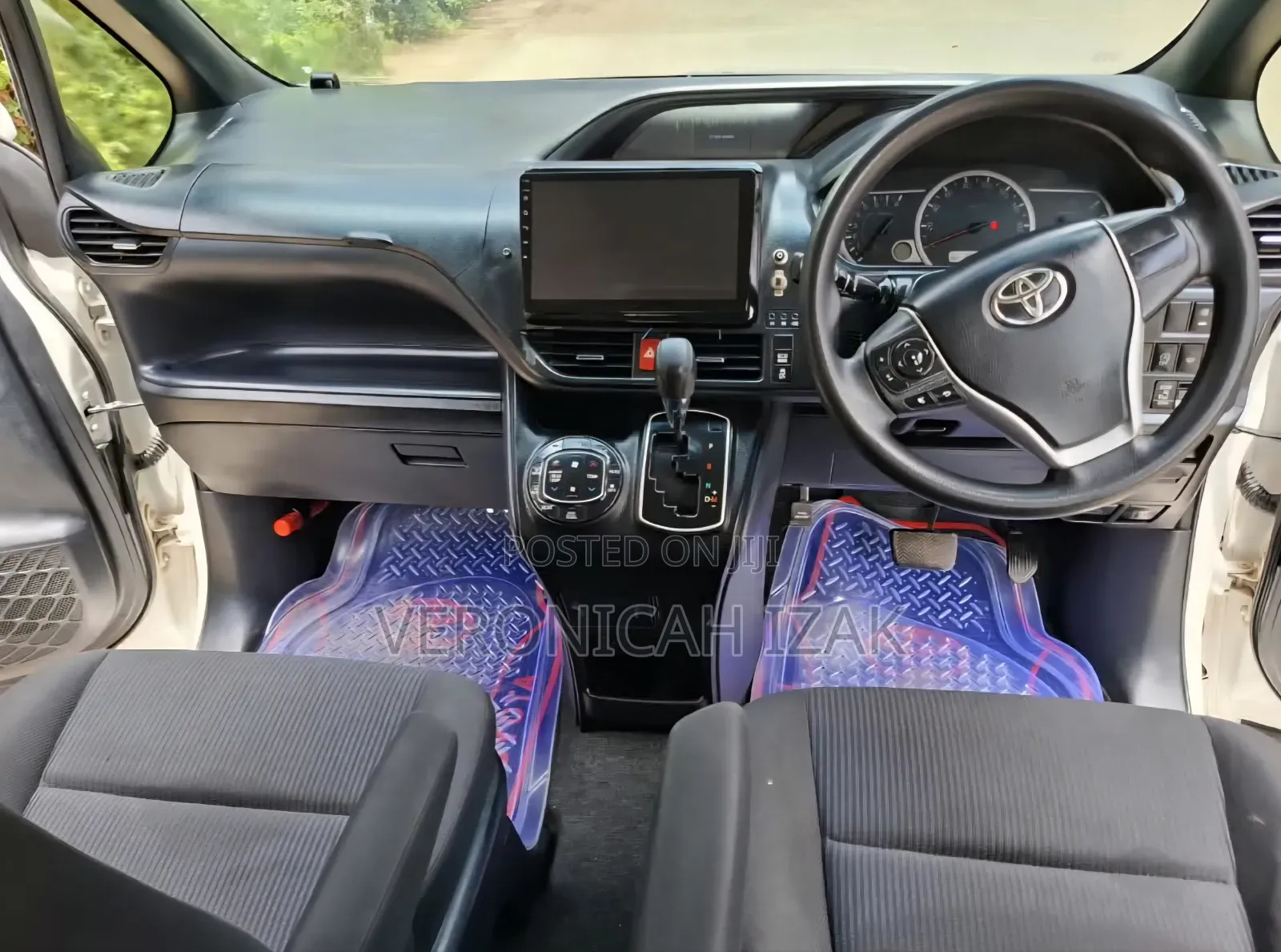 Toyota Noah 2017 White