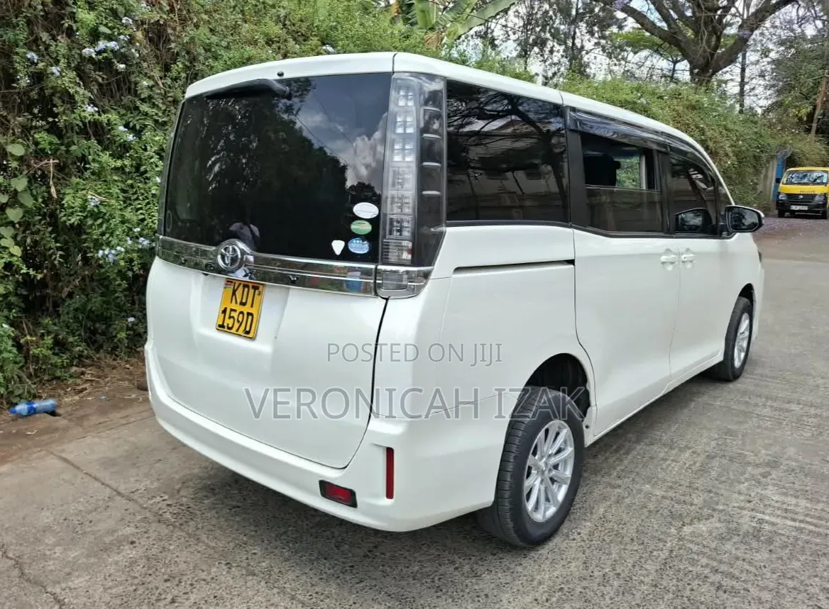 Toyota Noah 2017 White