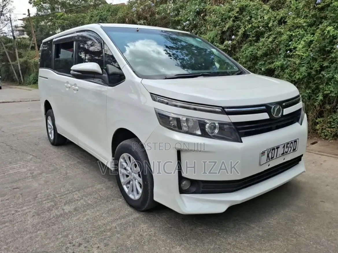 Toyota Noah 2017 White