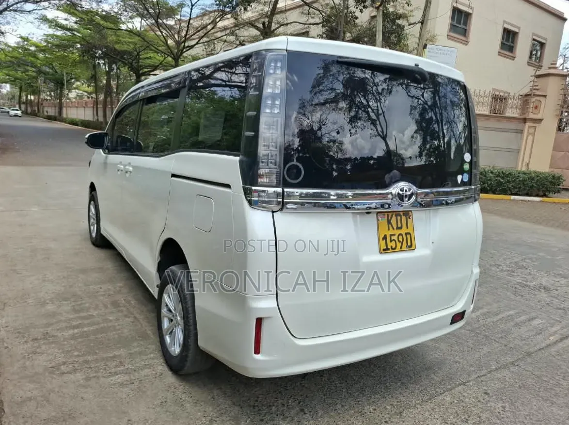 Toyota Noah 2017 White