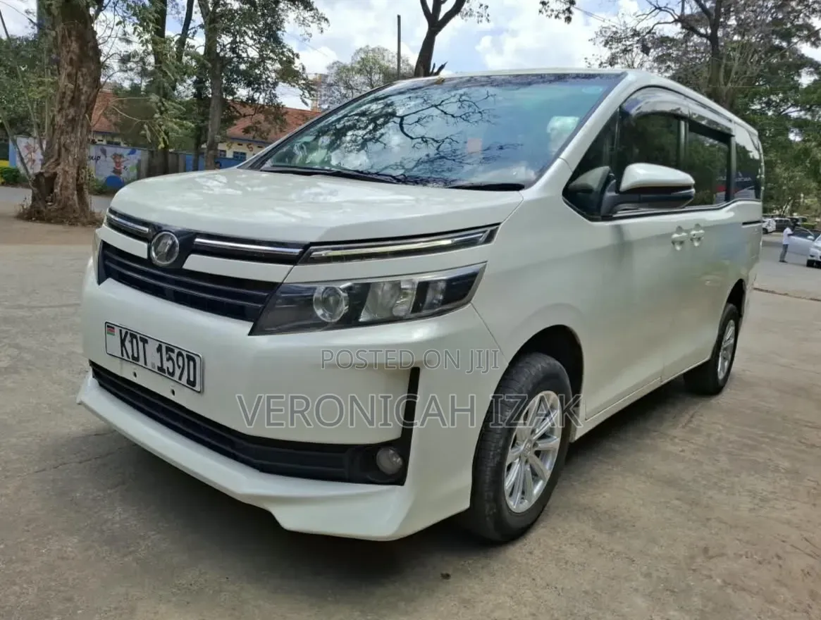 Toyota Noah 2017 White