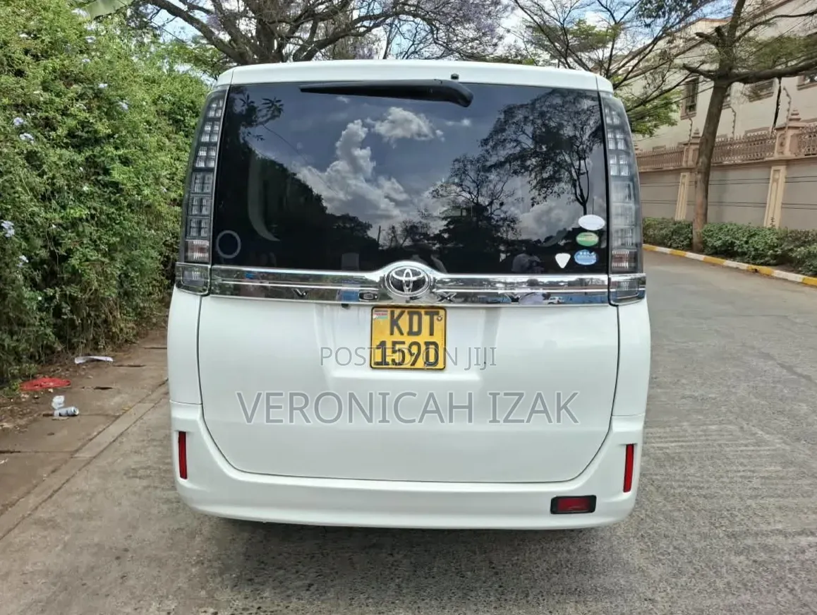 Toyota Noah 2017 White
