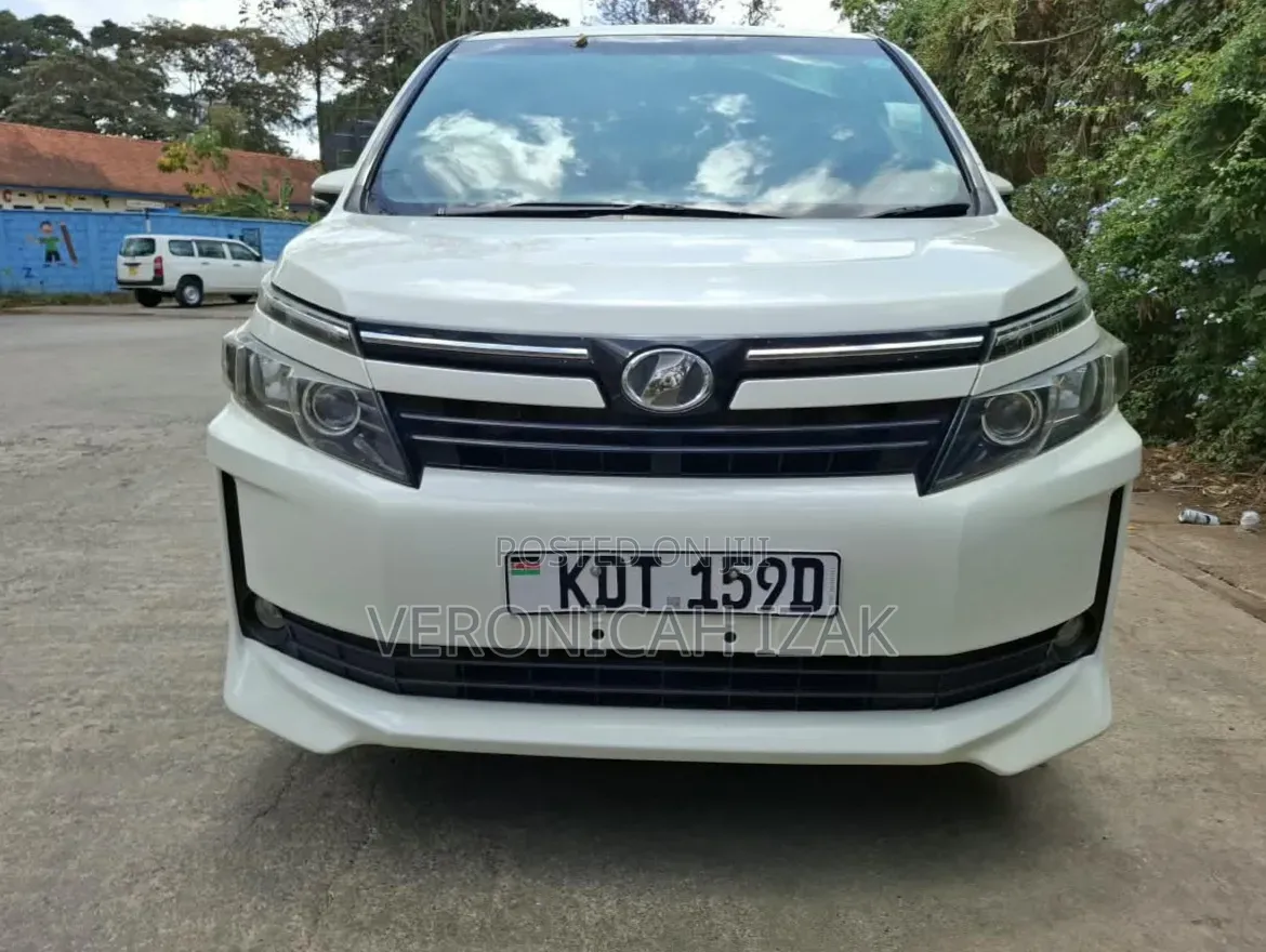 Toyota Noah 2017 White