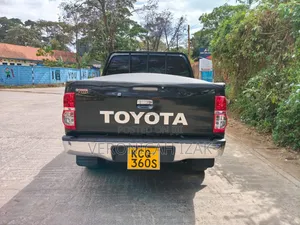 Toyota Hilux 2011 Black