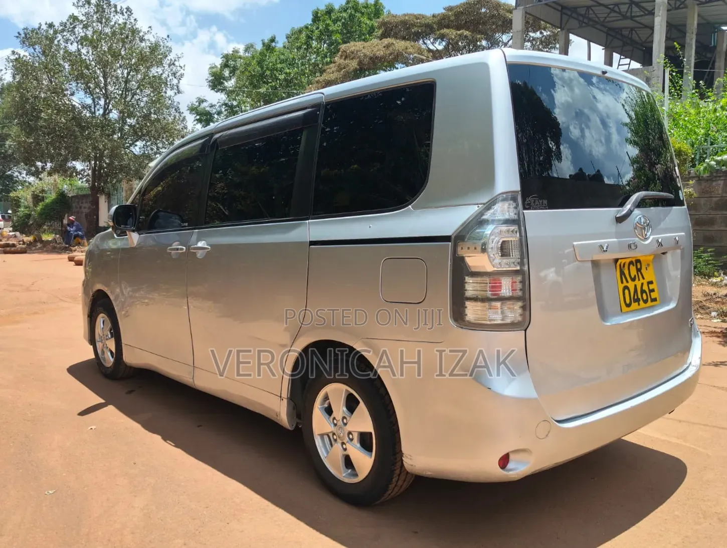Toyota Voxy 2011 Silver