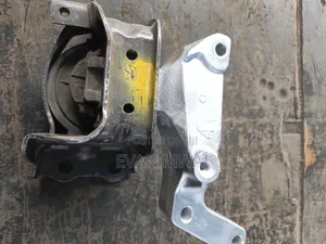Nissan March/NoTe HR12 Engine Mounting