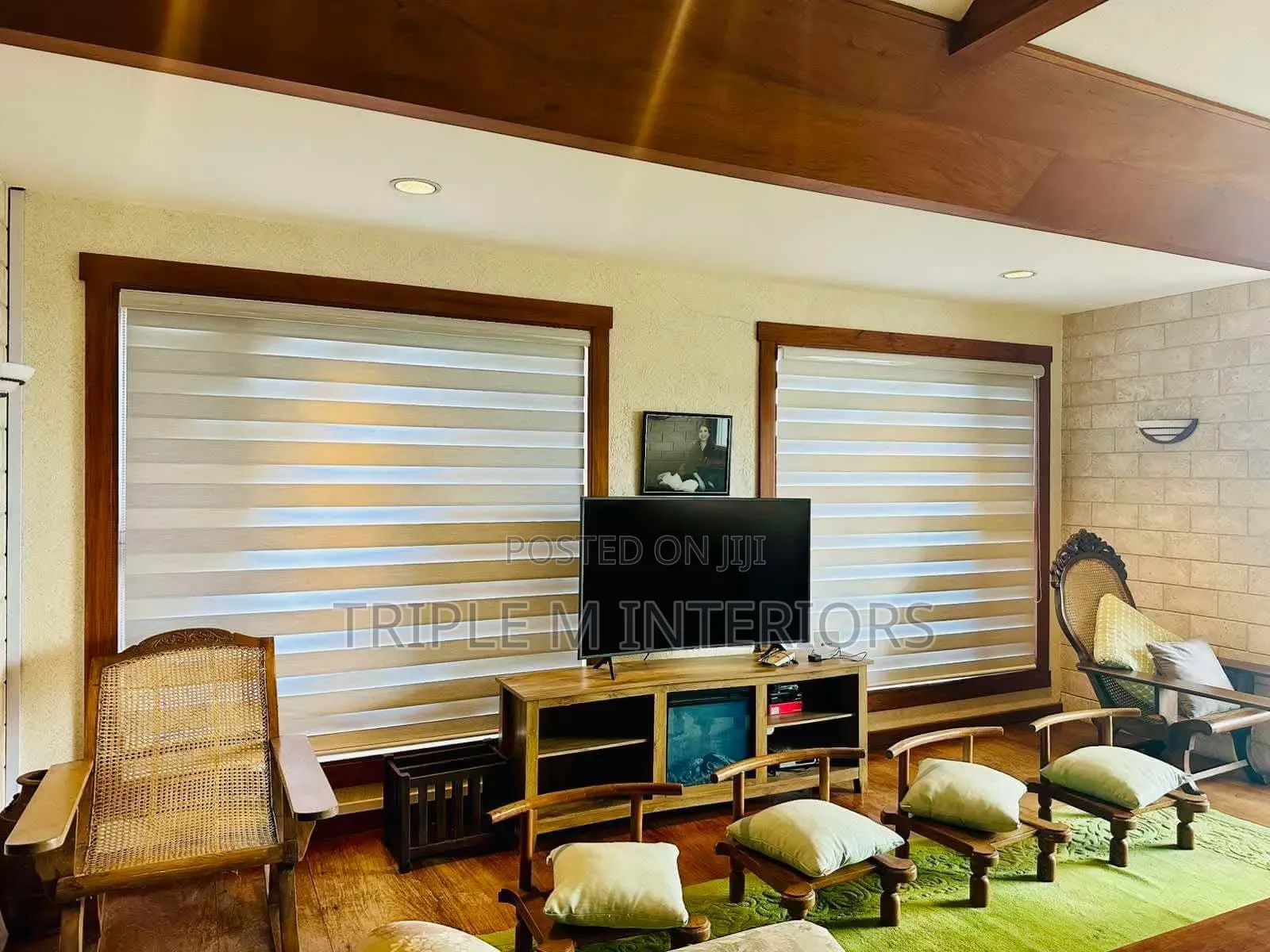 Luxury Home With Premium Horizontal Window Blinds