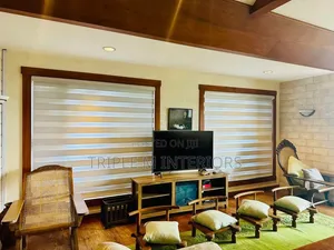 Luxury Home With Premium Horizontal Window Blinds