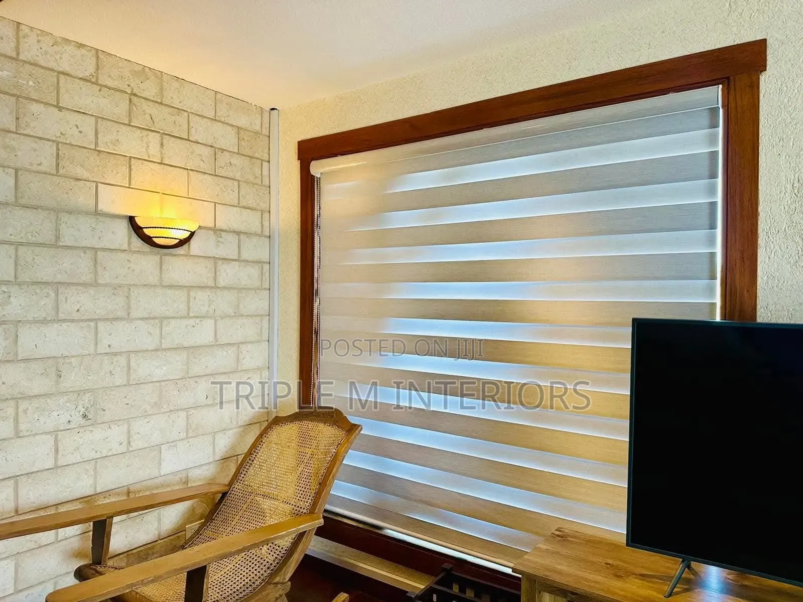 Luxury Home With Premium Horizontal Window Blinds
