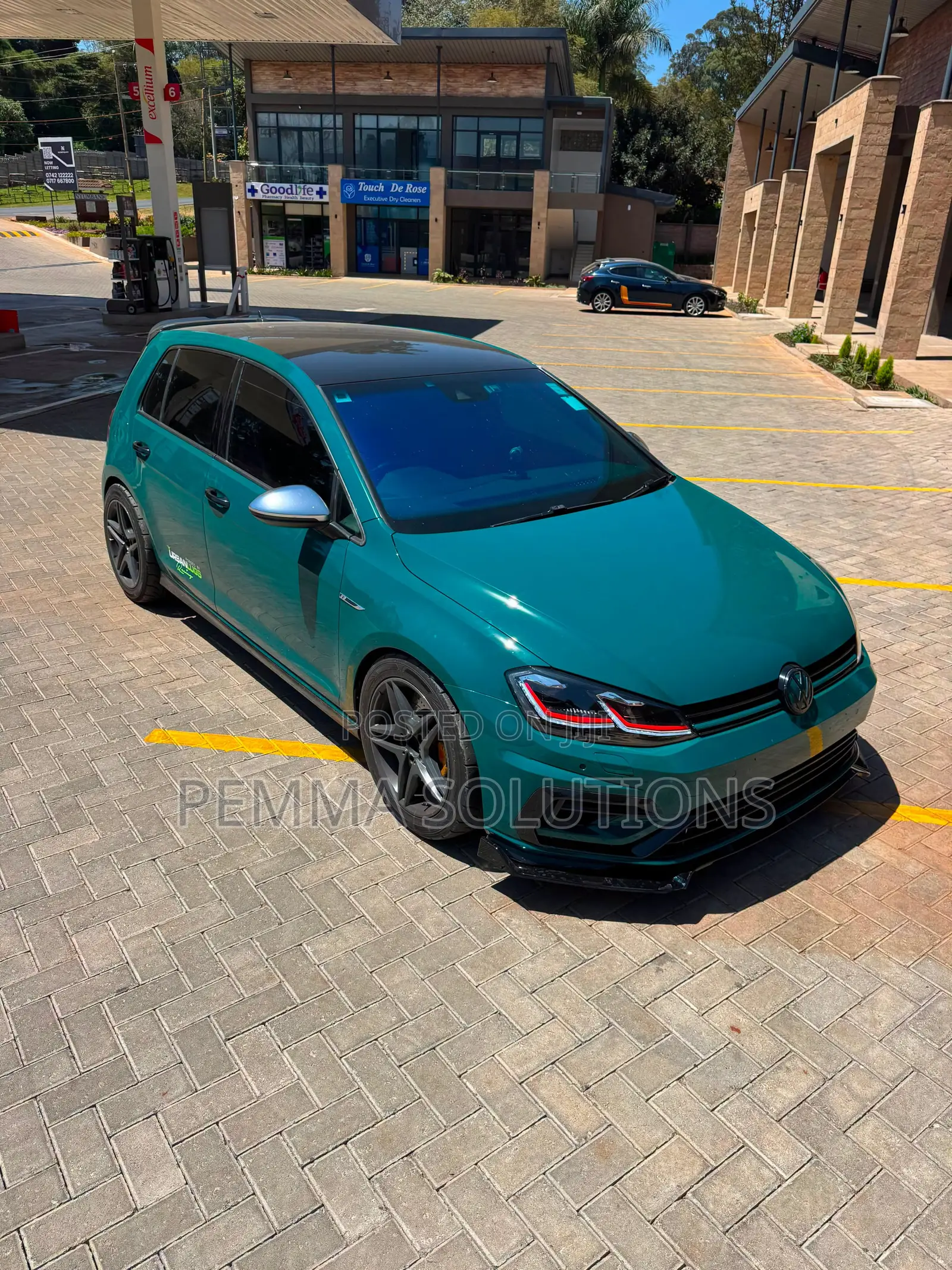Volkswagen Golf R 4-Door 2016 Green