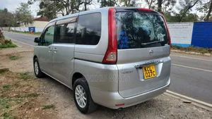 Nissan Serena 2009